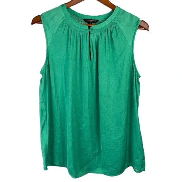 Banana Republic Factory Kelly Green Silky Sleeveless Blouse Button Keyhole M - Picture 9 of 9
